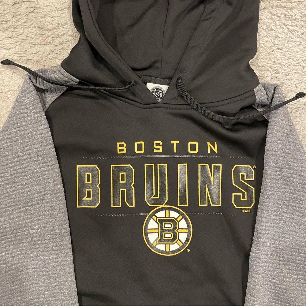 NWT Size Large Boston Bruins sweatshirt